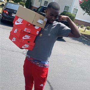 Meet your Posher, Taye